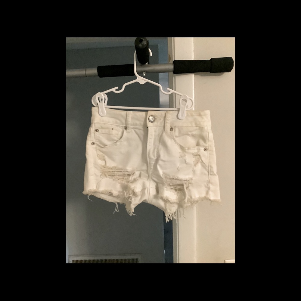 Cream shorts with lace pockets